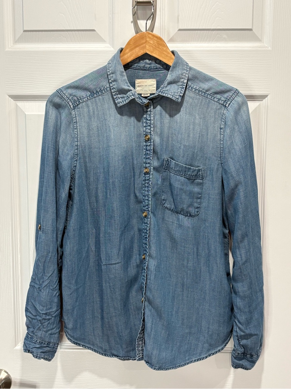 American Eagle Boyfriend Fit Lyocell Chambray Button Down Shirt, Blue, Size S